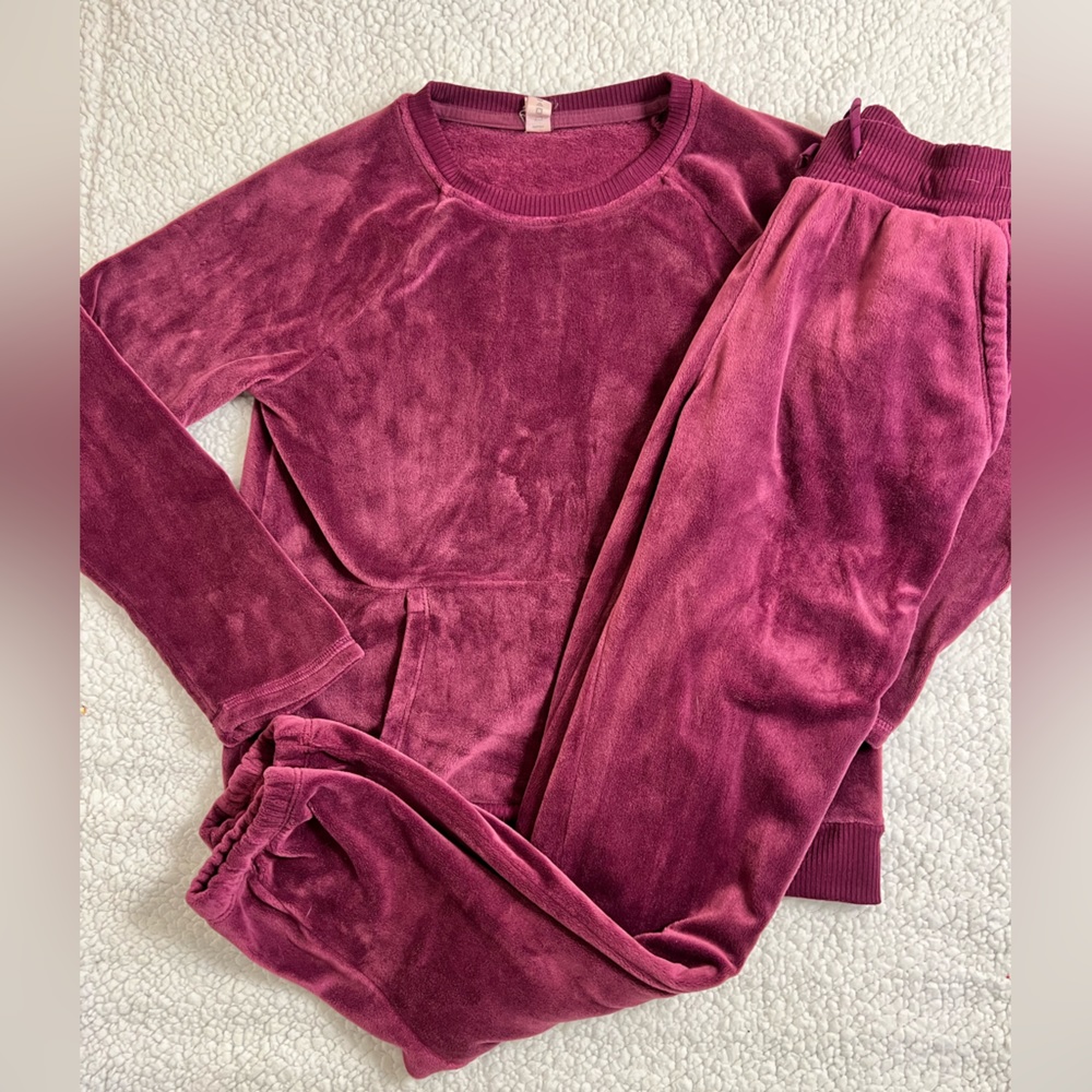 Layer 8 Girls Fuschia Velour Jogging Suit